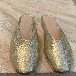 Loeffler Randall gold flats!✨✨